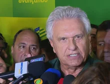 Em anúncio do PSD, Caiado ironiza Lula e “culpa os cachorros pelos juros”