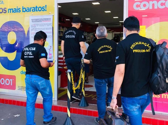 Operação de fiscalização tem como alvo mais uma farmácia em Várzea Grande