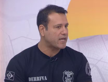 “VOCÊ PERTENCE AO COMANDO VERMELHO!” — Delegado de MT tem surto em condomínio de luxo e agride advogado em plena assembleia