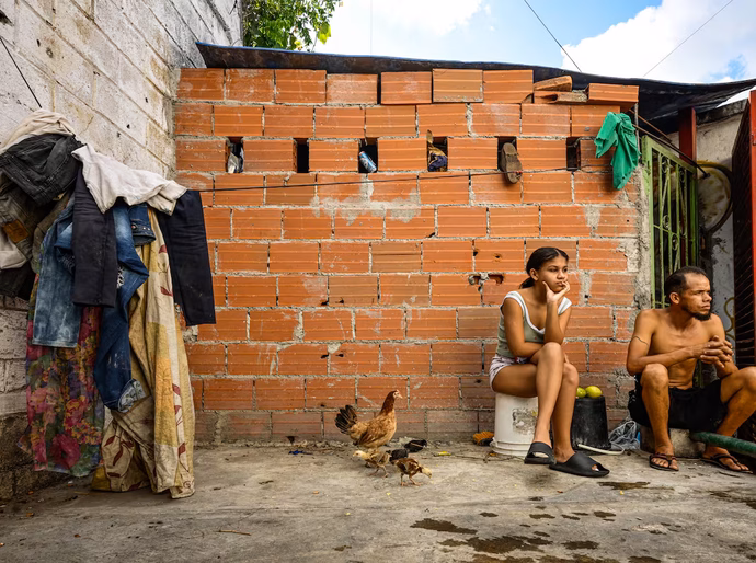 A espera interminável das vítimas na Venezuela que vivem em abrigos e albergues há mais de 15 anos