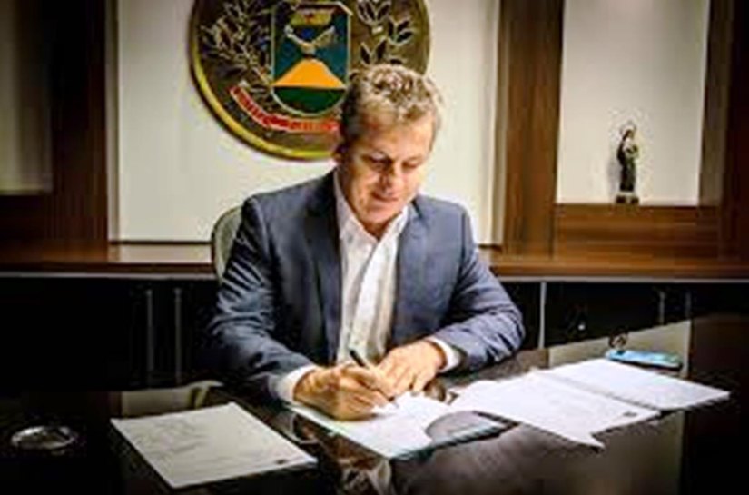 Governador altera decreto e restabelece jornada de 8 horas diárias de trabalho para os servidores públicos