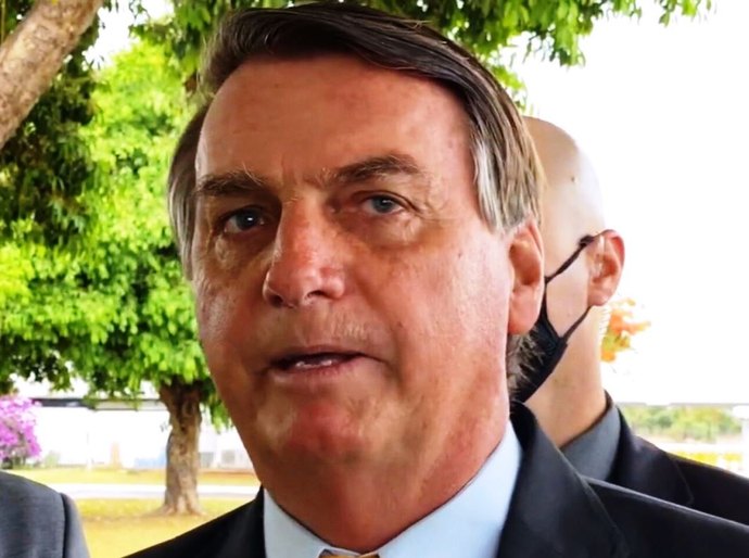 MT não terá vacinação contra a Covid em janeiro; Bolsonaro diz que não comprará vacinas da Coronavac