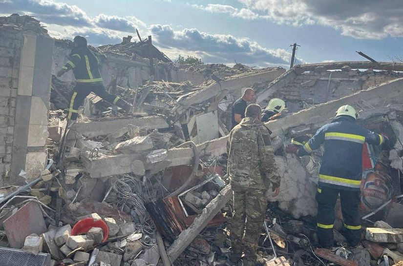 Rússia faz um dos ataques mais mortíferos contra civis desde início da guerra: pelo menos 50 morreram