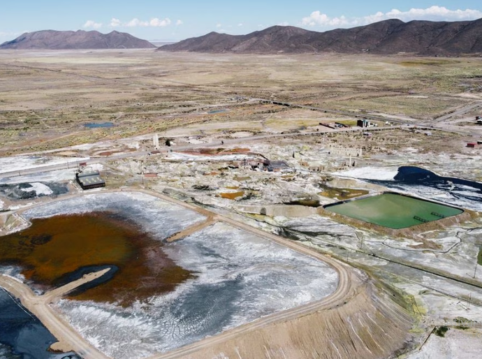 Comunidade às margens do desaparecido Lago Poopó reclama a água que a mineração tirou dela