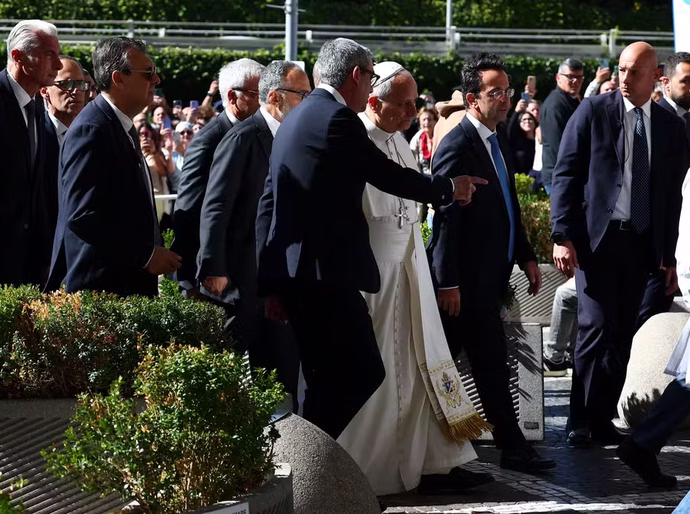 Cirurgia do Papa Leão XIV para retirar nódulo foi concluída com sucesso, diz Vaticano
