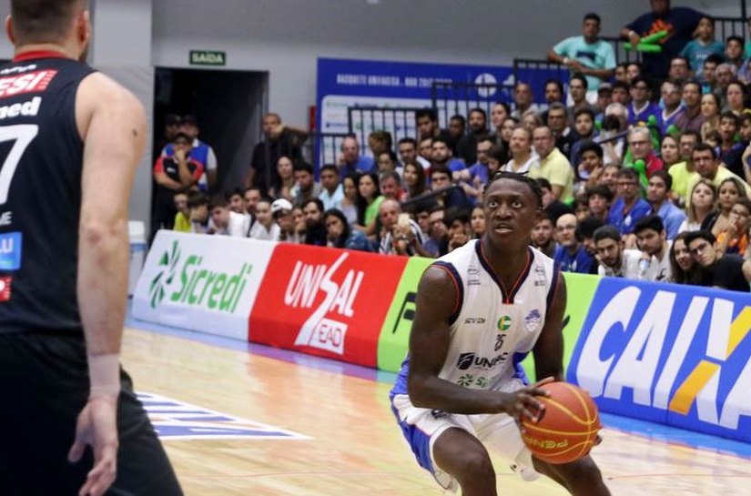 Covid-19 - Liga Nacional de Basquete paralisa atual temporada da NBB