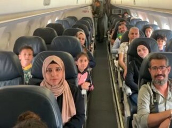 Repatriados de Gaza pousam no Brasil após espera de mais de três semanas