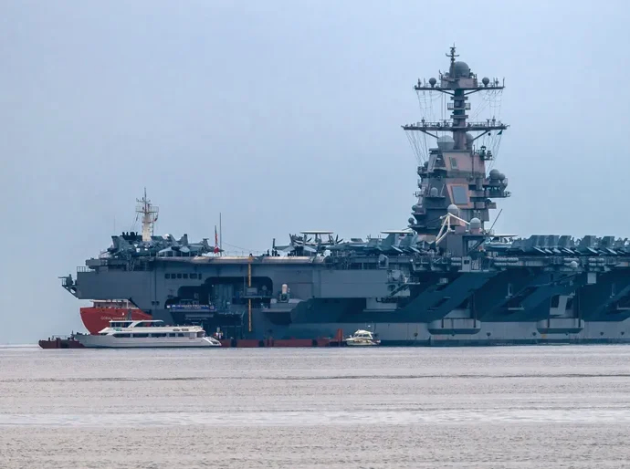 EUA enviam maior porta-aviões do mundo para o Caribe