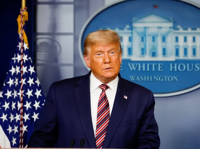 Trump diz que EUA vão controlar o Estreito de Ormuz e cobrar 20% sobre carga de embarcações