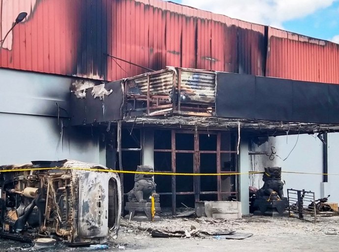 Briga e incêndio deixam 18 mortos em discoteca na Indonésia
