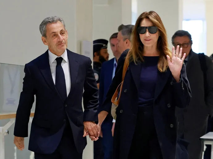 Sarkozy, ex-presidente da França, é sentenciado a cinco anos de prisão