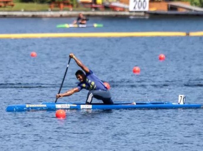 Isaquias Queiroz atropela e é campeão no Mundial de canoagem