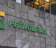 Petrobras anuncia redução de R$ 0,17 no litro da gasolina para distribuidoras