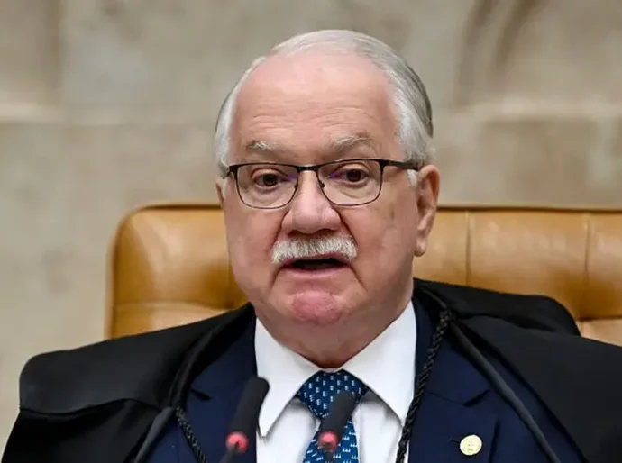 Fachin recebe apoio de ministros aposentados para conter crise no STF