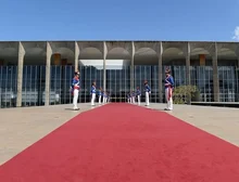 Crise Brasil-EUA gera debate interno sobre politização do Itamaraty
