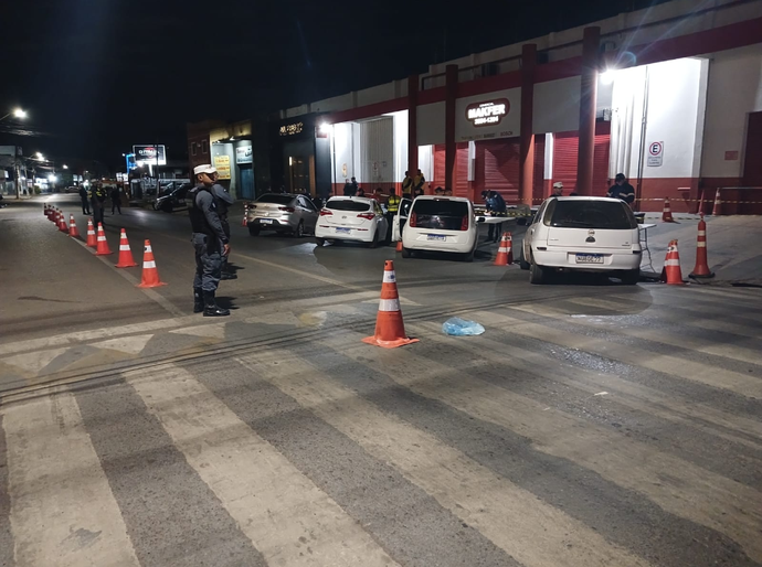 Operação prende sete condutores embriagados e remove 40 veículos em Várzea Grande