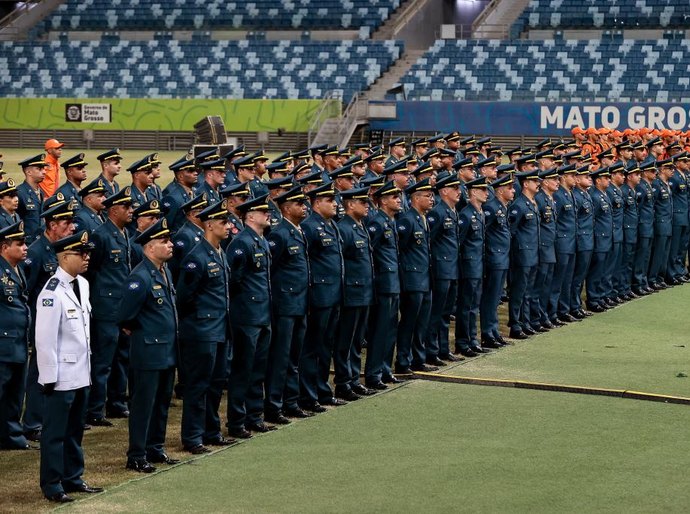 Governo de MT oficializa promoção de 513 militares, entrega viaturas e anuncia novo Comando Geral do Corpo de Bombeiros