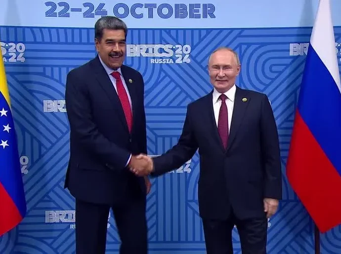 Rússia diz estar em contato com Venezuela e cita 'obrigações contratuais'
