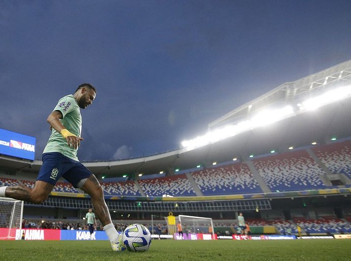 De técnico novo, seleção estreia nas Eliminatórias para a Copa de 2026