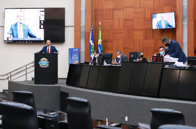 Deputados aprovam mudança nas regras de aposentadoria dos servidores públicos