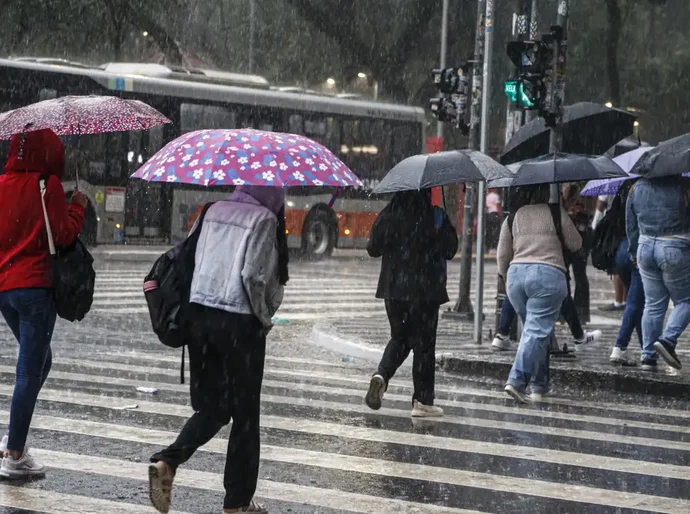 Feriadão deve ter chuva e queda de temperatura no centro-sul do país