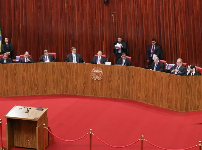 TSE tem 3 a 1 para proibir posts sobre fake news de Nossa Senhora
