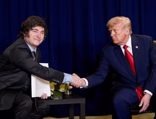 Trump se reúne com Milei, promete ajuda e peso argentino sobe