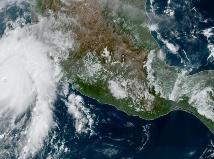 'Potencialmente catastrófico', furacão Roslyn se aproxima da costa mexicana