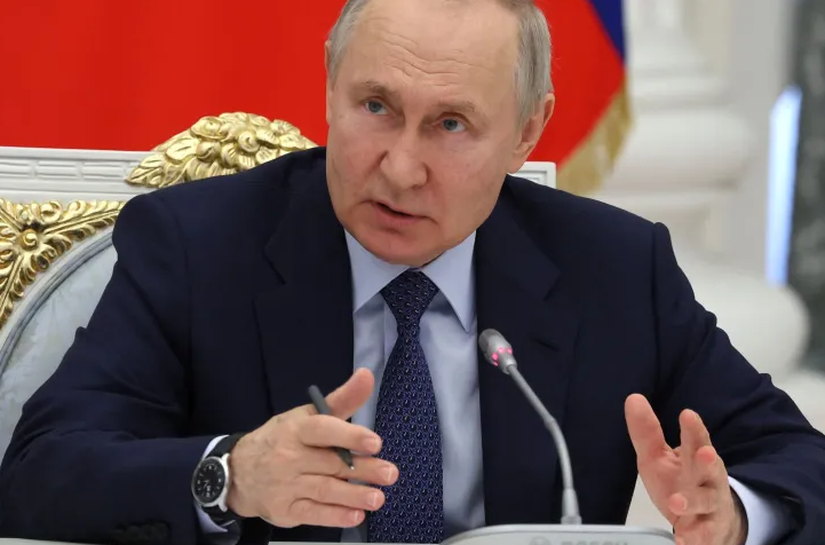 Putin diz que armas nucleares táticas serão implantadas em Belarus no próximo mês