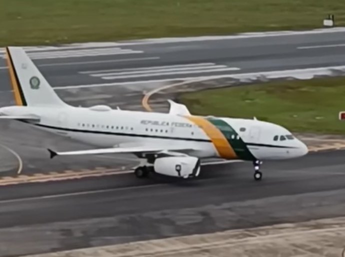 Vídeo: avião de Lula aborta decolagem em SP; veja