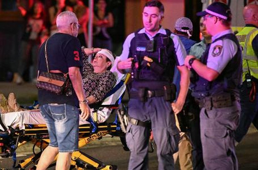 Atiradores matam 15 pessoas em atentado terrorista na Austrália; um suspeito é morto e outro, detido