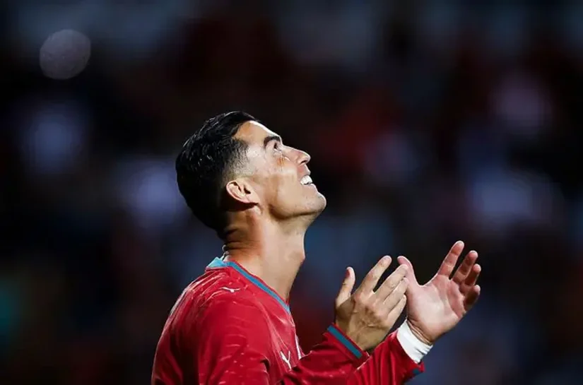 Cristiano Ronaldo: de menino que esperava por sobras de hambúrgueres no McDonald's a 1º bilionário do futebol