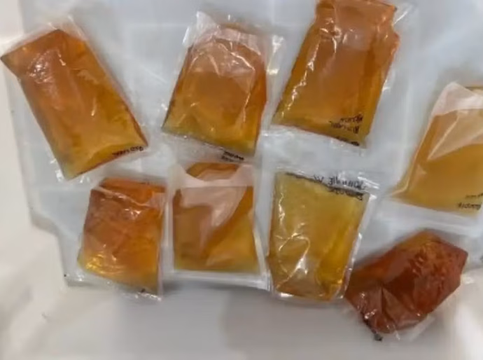 Advogada tenta burlar scanner na PCE em Cuiabá com uísque escondido no corpo e é presa