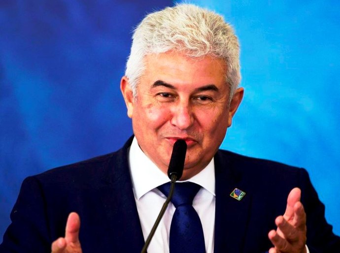 Ministro anuncia desenvolvimento de vacina financiada pelo governo