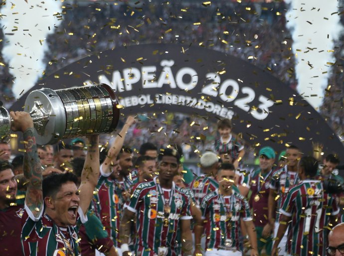 Fluminense derrota Boca Juniors na garra e fatura 1ª taça Libertadores