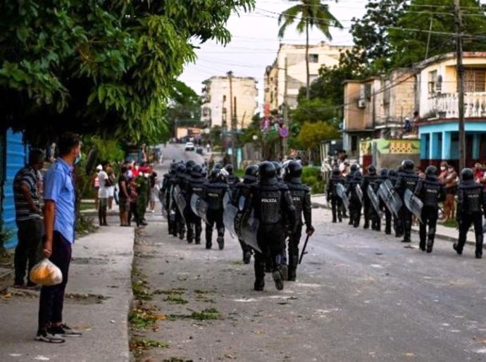 Homem morre em protesto contra o governo em Cuba, diz mídia estatal