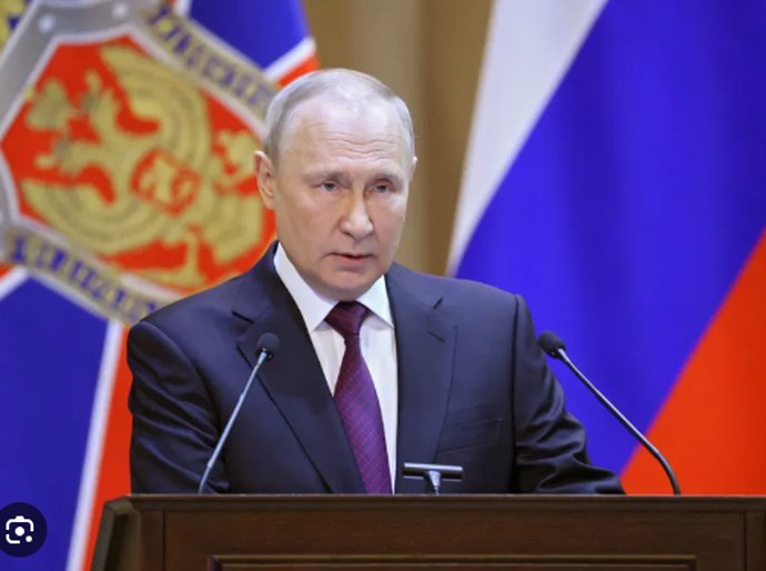 Putin afirma ter bombas de fragmentação “suficientes” e ameaça retaliar se UcrânIa