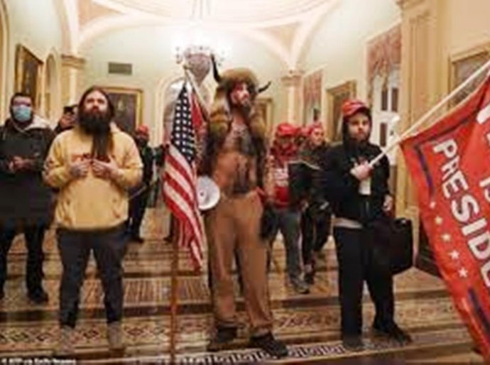 Policial do Capitólio é a quinta pessoa a morrer após invasão