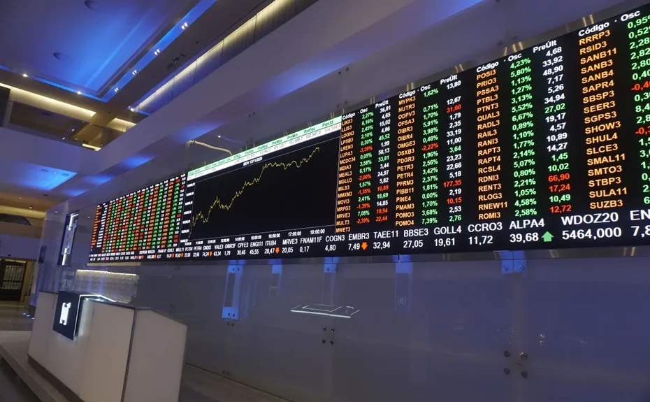 Ibovespa fecha acima dos 190 mil pontos pela 1ª vez; dólar cai a R$ 5,17