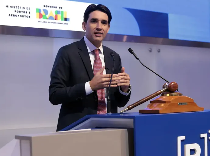 Porto de São Sebastião será leiloado até abril de 2026, diz ministro
