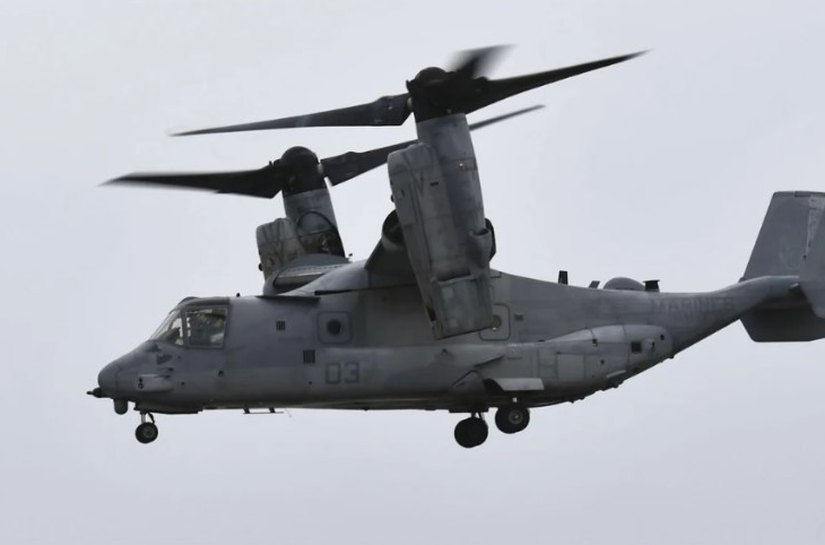Avião militar dos EUA cai na costa do Japão e um tripulante morre