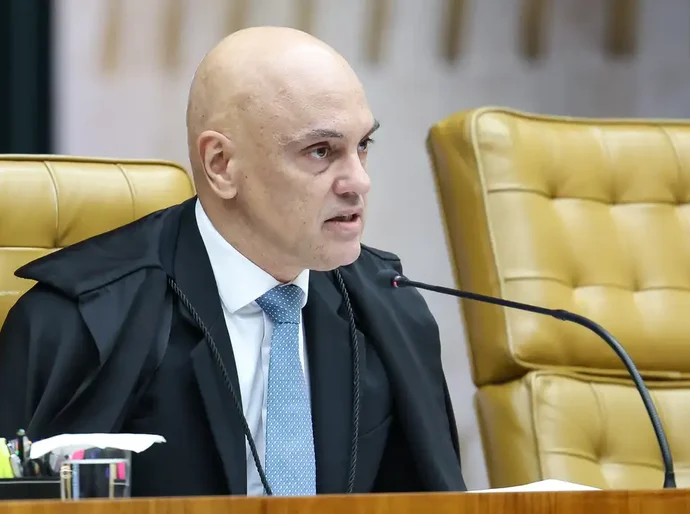 Moraes dá 48 horas para Bolsonaro informar se autorizou vídeo com IA
