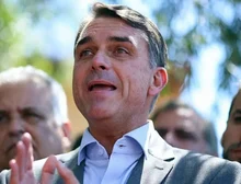 O que Flávio Bolsonaro quer mudar na Constituição, caso seja eleito com Congresso mais poderoso e conservador?