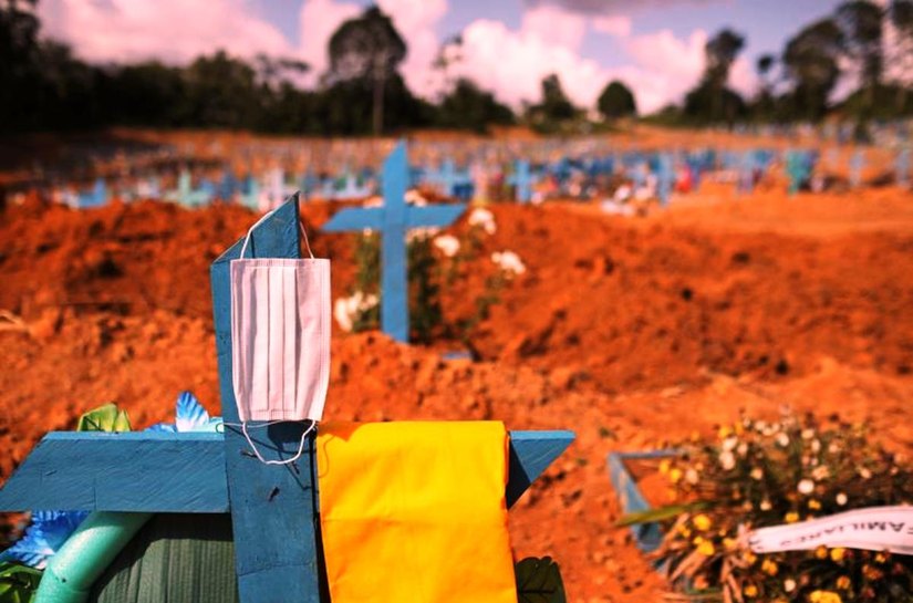 Com mais de 8 mil mortos em 48h, Brasil passa de 340 mil óbitos por Covid-19