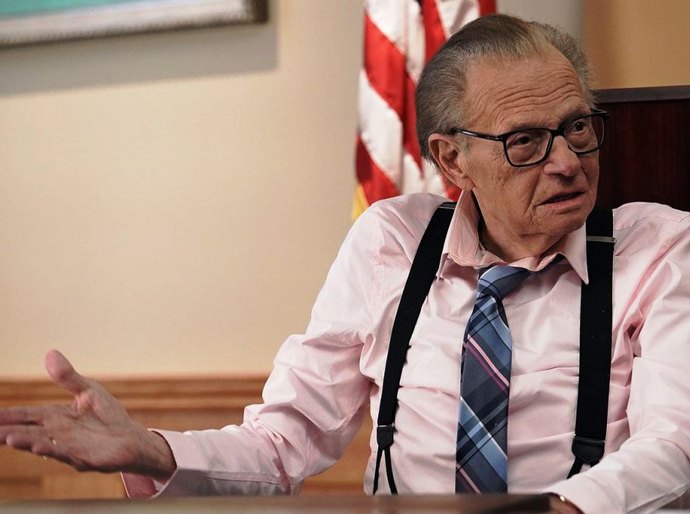 Morre aos 87 anos Larry King, que moldou a era das entrevistas na TV