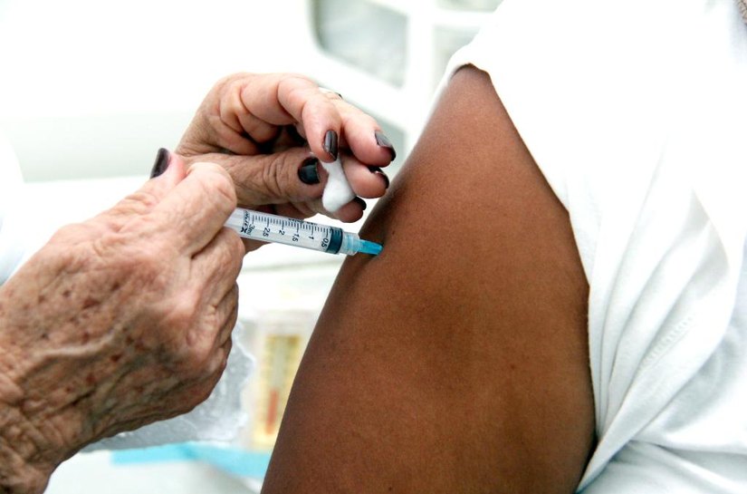 Vacinação contra gripe passa a ser aplicada em todos os públicos a partir de terça-feira,1º