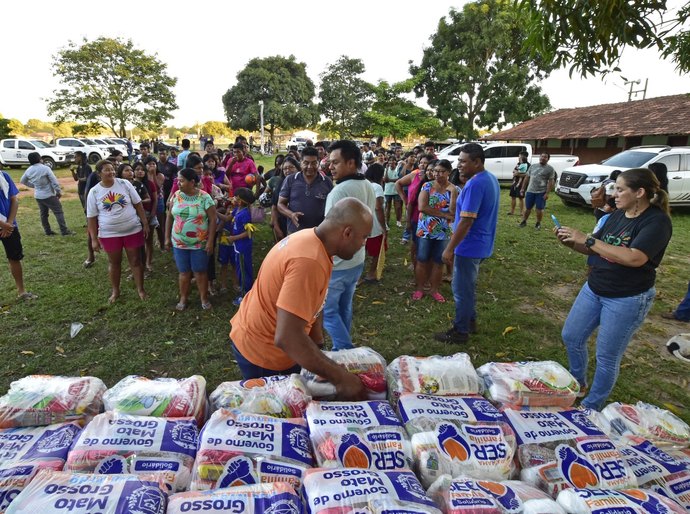 Setasc entrega 200 cestas de alimentos para indígenas da etnia Boe-bororo