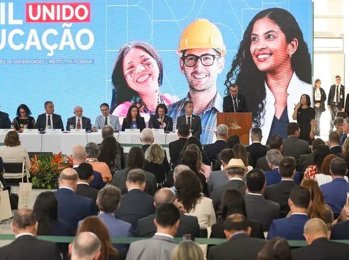 Governo anuncia R$ 5,5 bi para obras e novos campi universitários