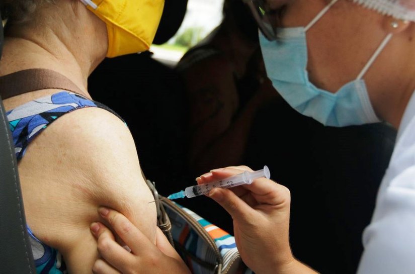 Covid-19: governo compra 100 milhões de doses da vacina da Pfizer