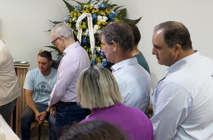 Dissimulado, Romero deitou sobre o caixão e chorou no velório de Raquel; em postagem na rede social deputado Cattani chegou a defender genro